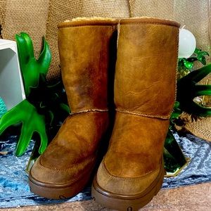 UGG| Ultimate Short 5275 Women’s Sheepskin Boot